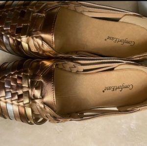 Comfortease metallic sandals size 9m